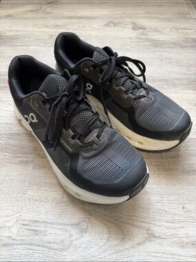 On Running Men’s Black and White Performance Sneakers